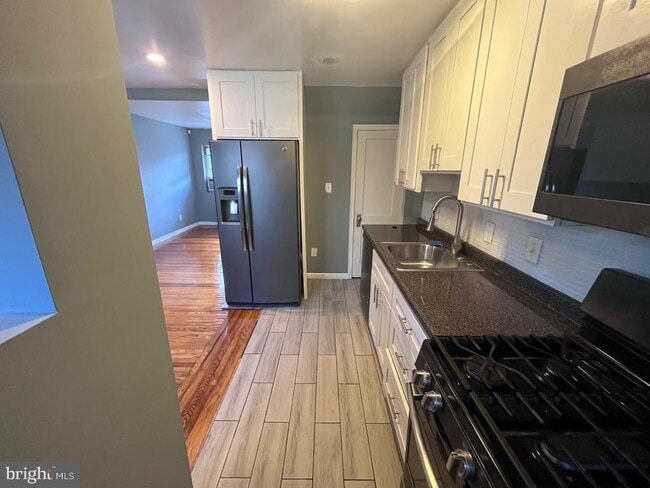 Building Photo - 4737 Vista St