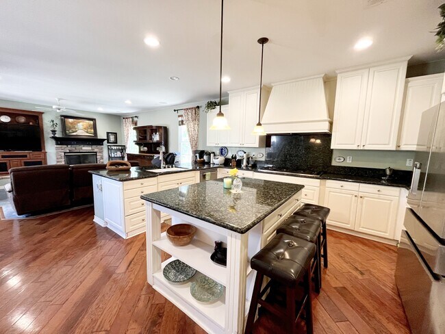 Building Photo - 12470 Sundance Ave