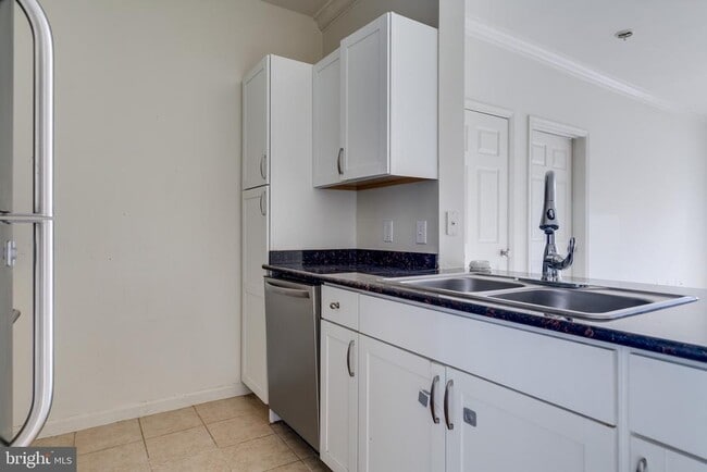 Building Photo - 12925 Centre Park Cir