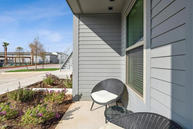 Building Photo - 945 Blakey Ln
