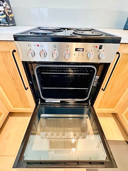 New oven - 236 N Goodhope Ave