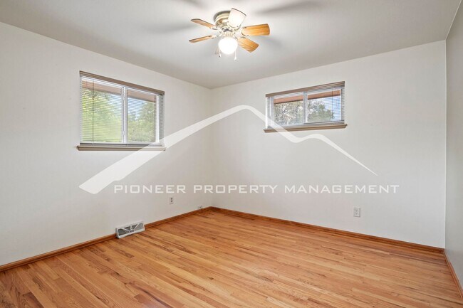 Building Photo - 1024 Pike Dr