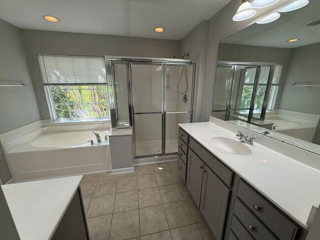 Building Photo - Prime Raleigh Location Near Crabtree & Downtown – Stunning 3BR Townhome