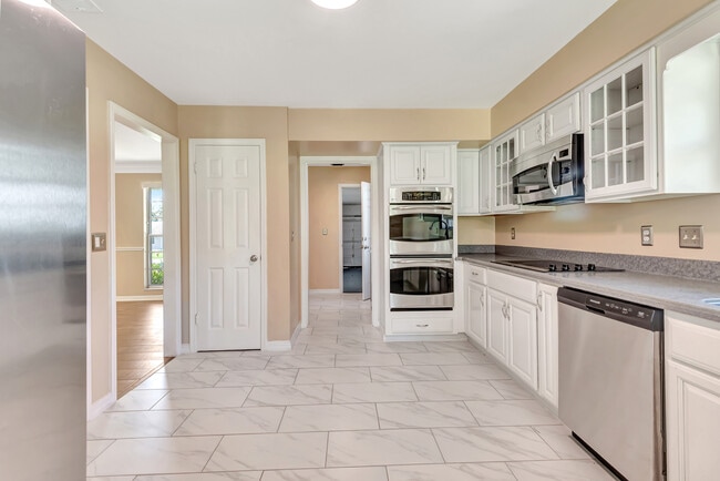 Building Photo - 119 Rio Pinar Dr