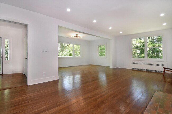 Building Photo - 120 Scarsdale Rd