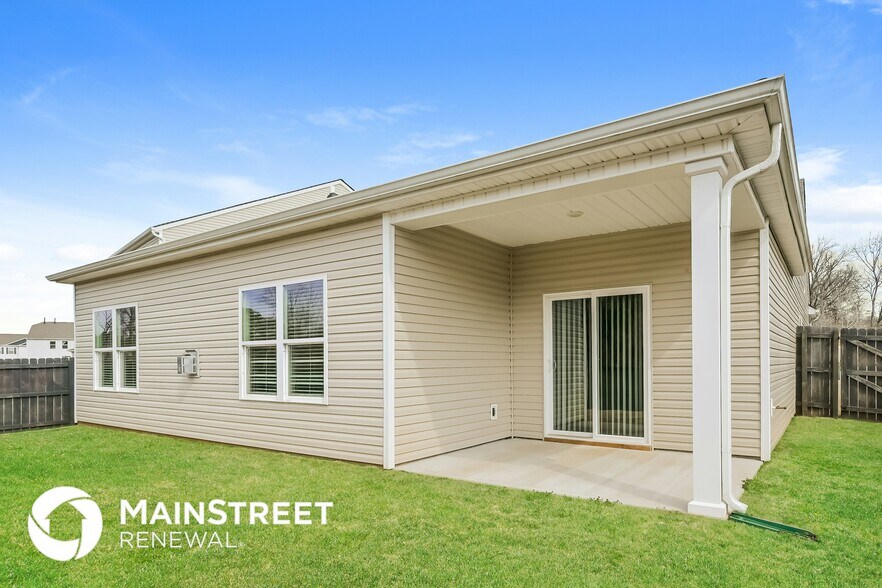 Building Photo - 2605 Red Barn Rd