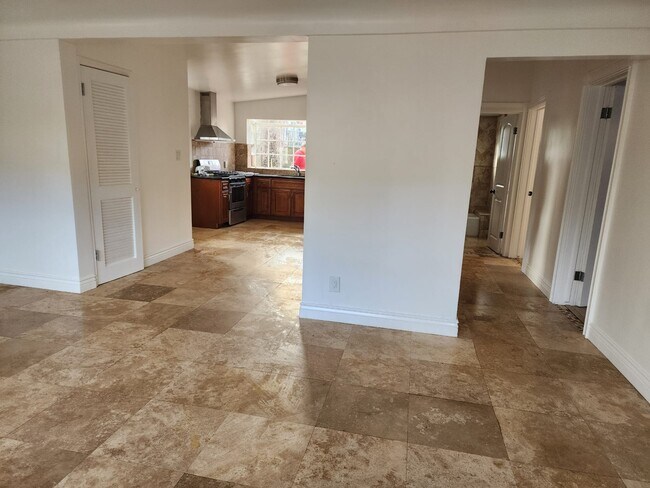 Building Photo - 1208 Lincoln Avenue