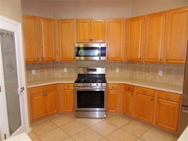 Building Photo - 524 Carismatic Ln
