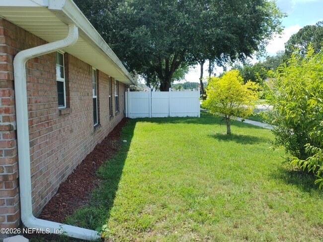Building Photo - 7548 Cliff Cottage Dr