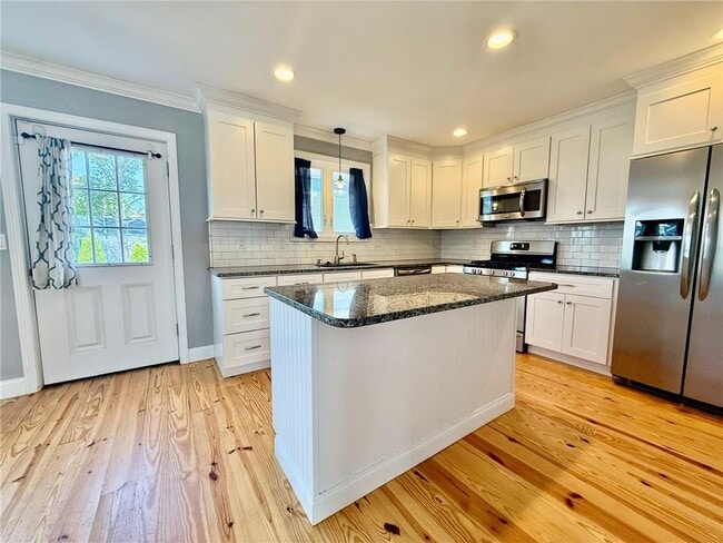 Building Photo - 52 Bedlow Ave