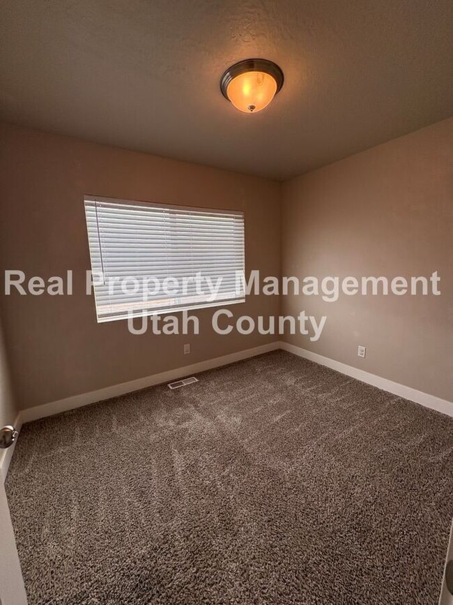 Building Photo - Half Off First Months Rent!! New Lower Rent!