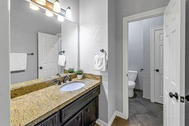 Building Photo - 4602 Gladesdale Park Ln