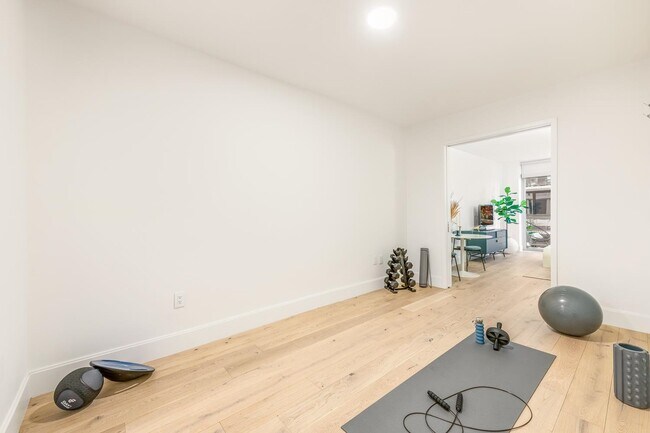 Building Photo - 175 2nd St