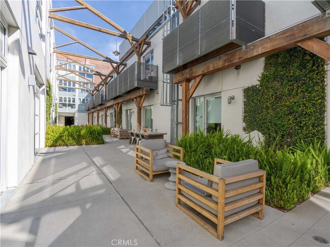 Building Photo - 527 Molino St