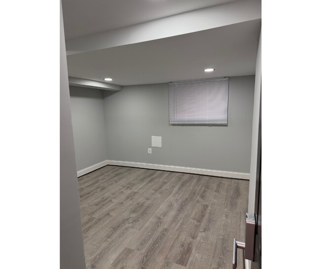 Building Photo - 615 N Rosedale St