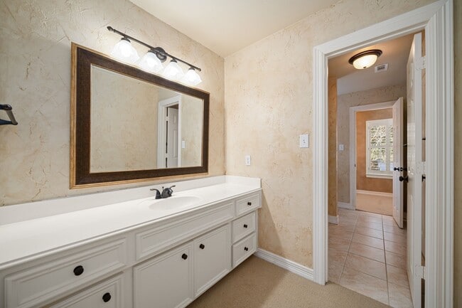 Building Photo - 5007 Cambridge St