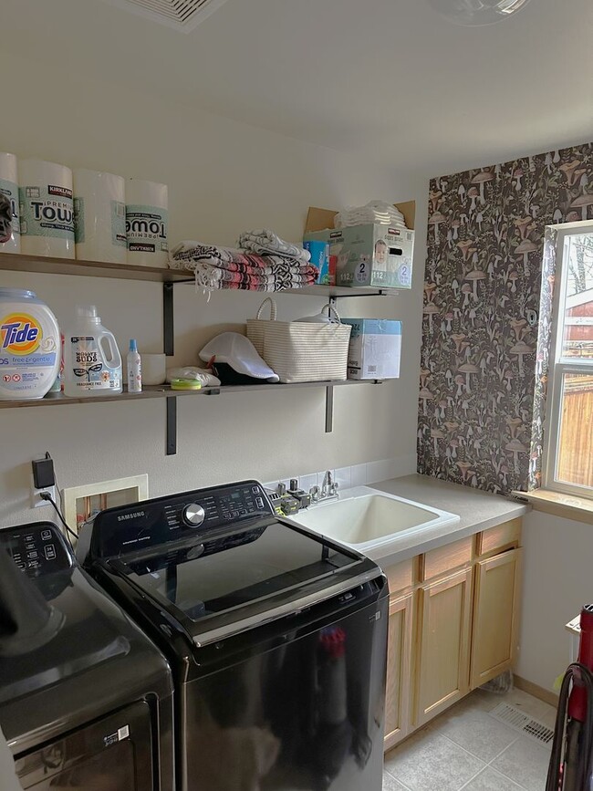 Building Photo - Beautiful 3BR / 2.5BA Near JBLM — Available December 23rd