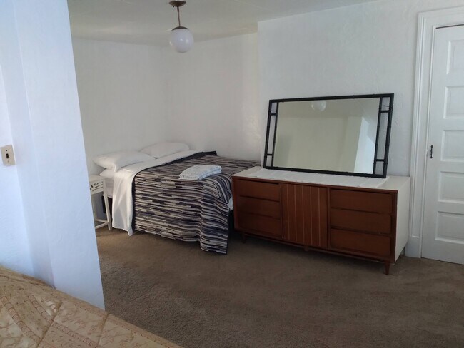 Building Photo - 2120 Columbia Ave