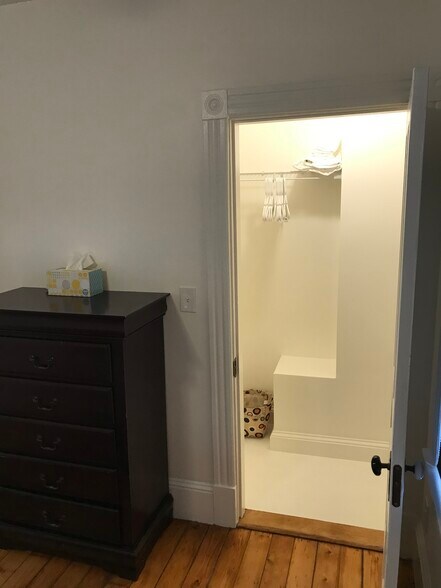 Back Bed Closet Light - 9 Tyler St