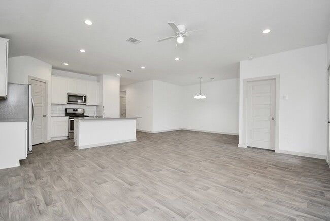 Building Photo - 7803 Golden Rubia Ln