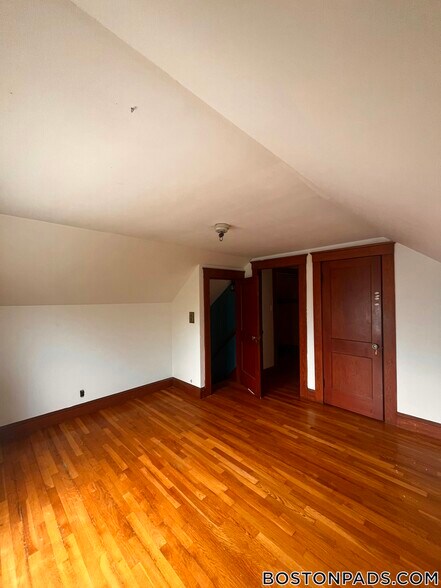 Building Photo - 468-470 Gallivan Boulevard