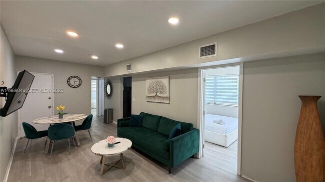 Building Photo - 10004 E Bay Harbor Dr