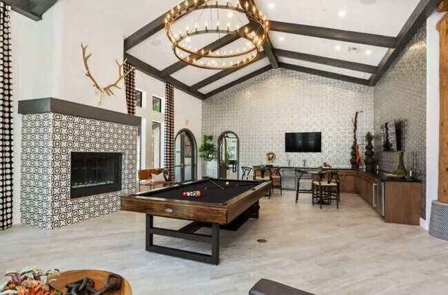 Building Photo - 875 W Pecos Rd