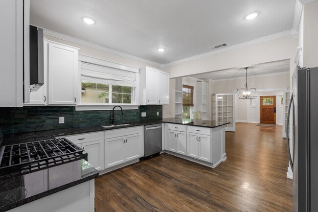 Building Photo - Charming 3 Bed / 2 Bath Single-Family Home with Detached 2-Car Garage in Temple ISD
