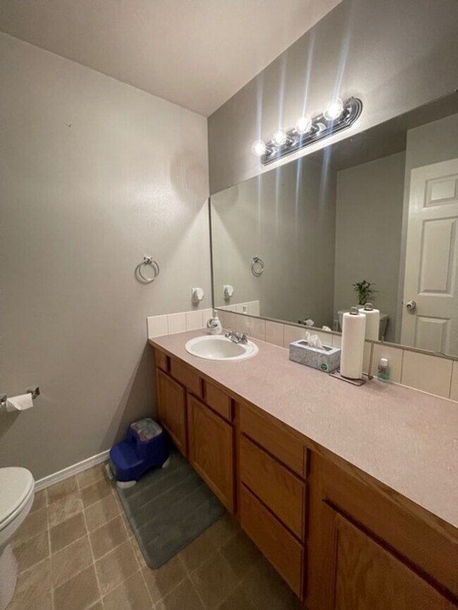 Building Photo - Beautiful 3 Bedroom Plus Den 2.5 Bath Home in Lake Stevens!