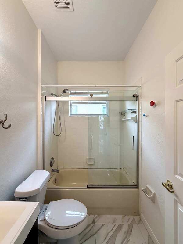 Building Photo - 9512 Greenpointe Dr