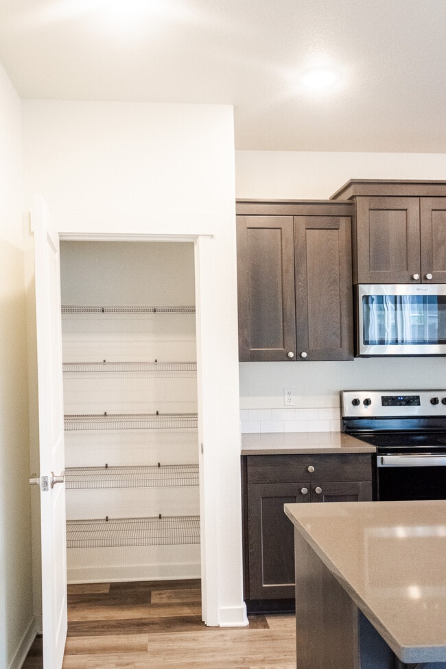 Building Photo - 289 NE Arrowhead Dr