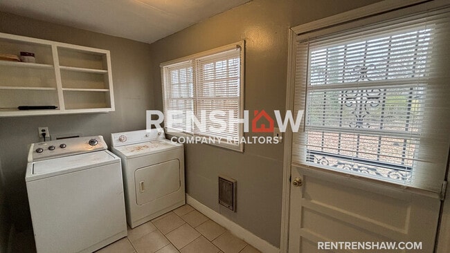 Building Photo - 2915 Felix Ave