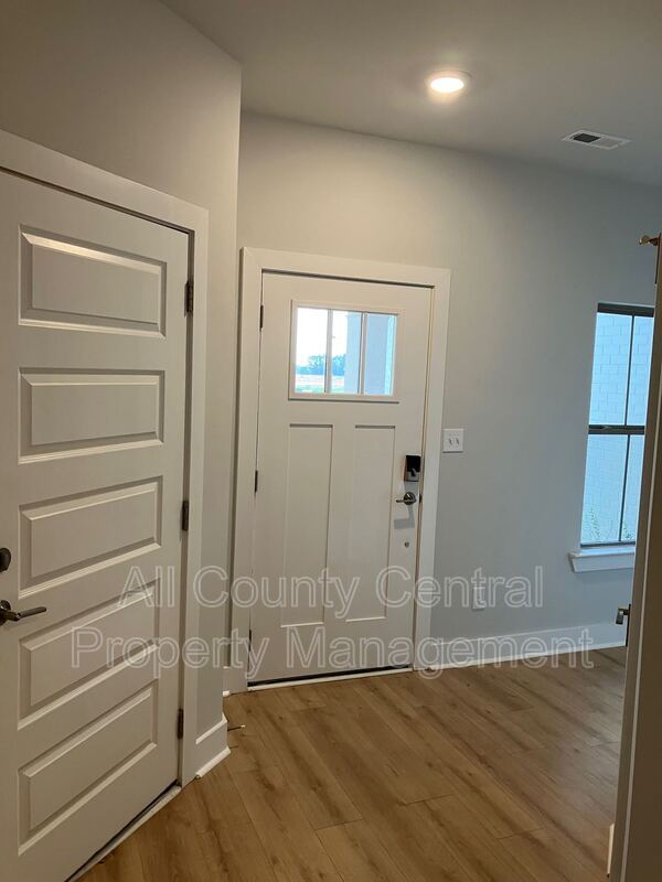 Building Photo - 132 Clift Farm Dr