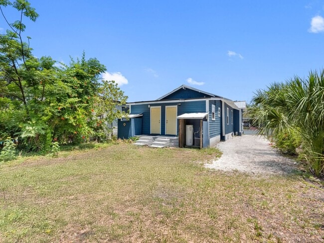 Building Photo - Affordable 3/1.5 West Tampa Home