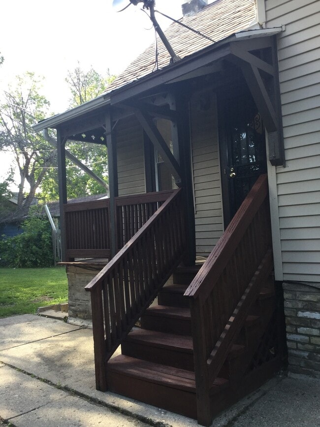 Building Photo - 3 bedroom Single Family ( Harambee )