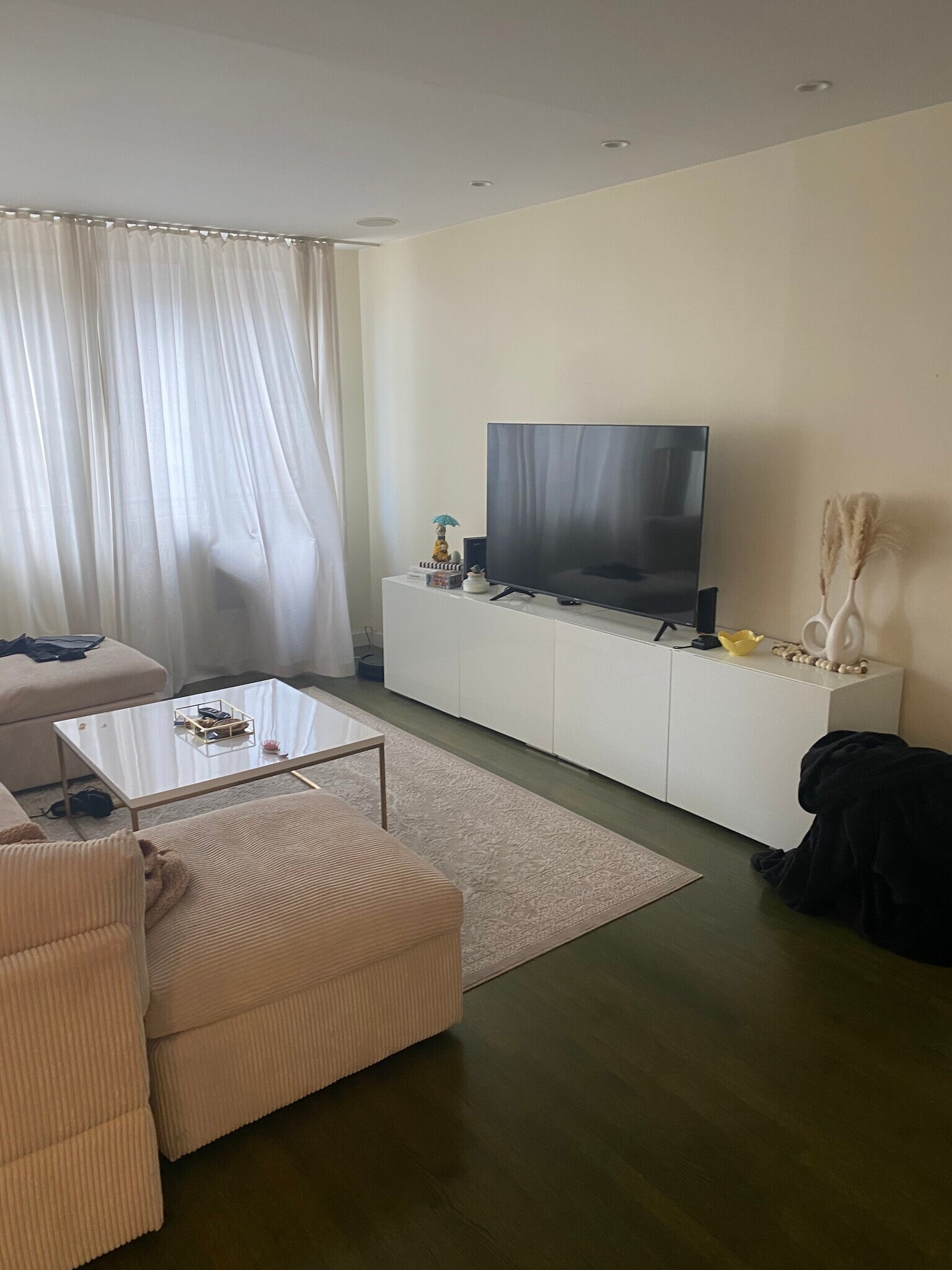 Living Room - 1419 N State Pkwy
