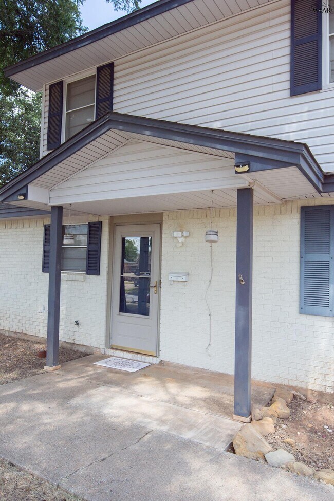 Building Photo - 4617 Sierra Madre Dr