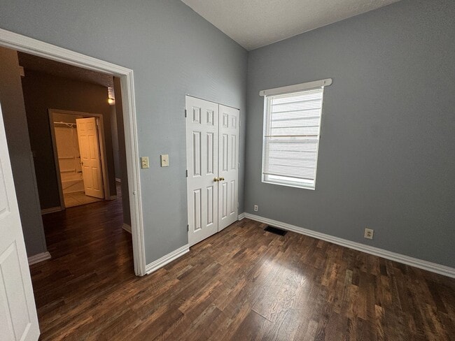 Building Photo - 802 Iowa St
