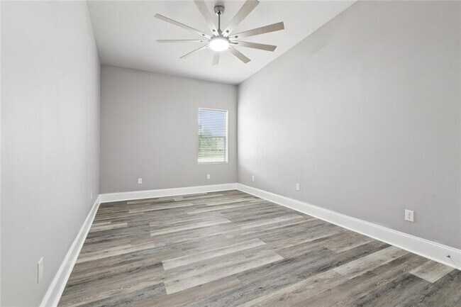 Building Photo - 1400 Woodland Hwy