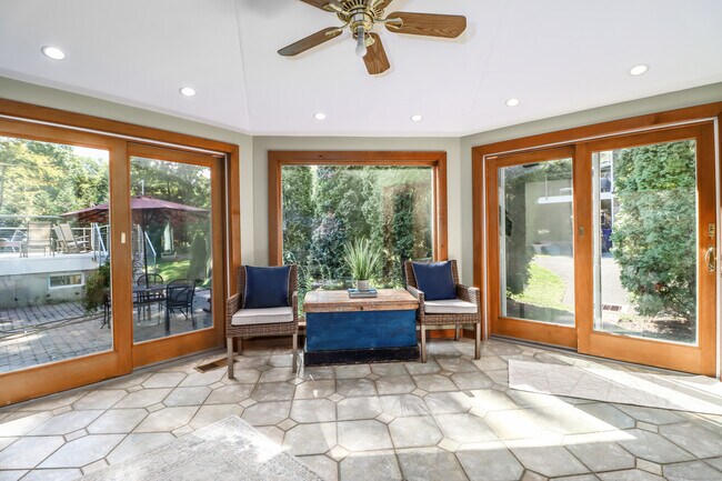 Building Photo - 5 Birch Ln