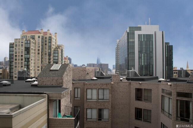 Building Photo - 1388 Gough St