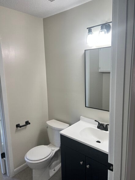 Building Photo - 805 Appalachin Dr