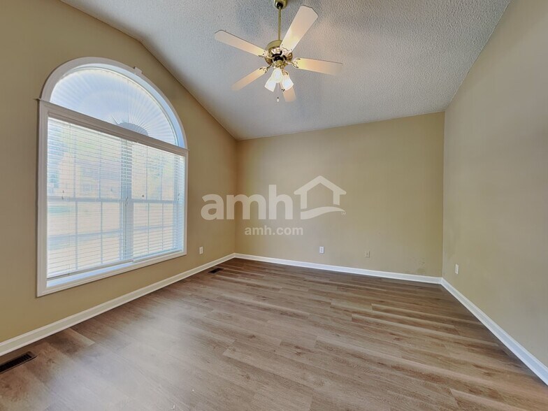 Building Photo - 204 Machost Dr