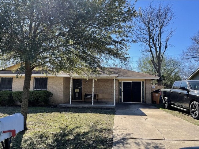 Primary Photo - 1013 S Meadows Dr