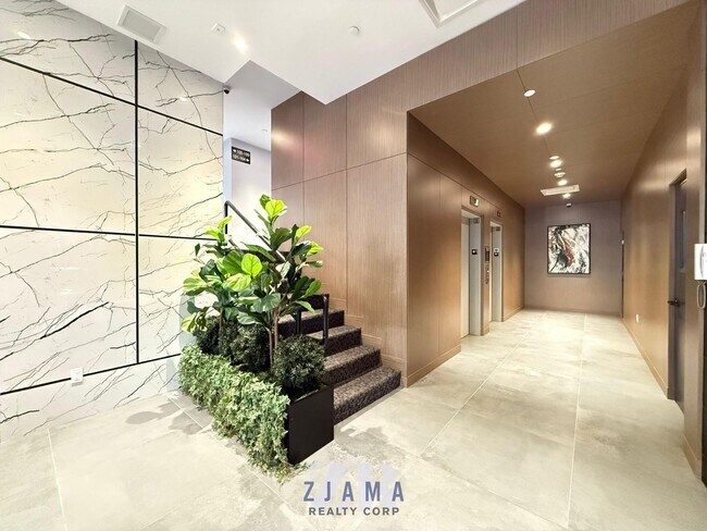 Building Photo - 1120 St Johns Pl