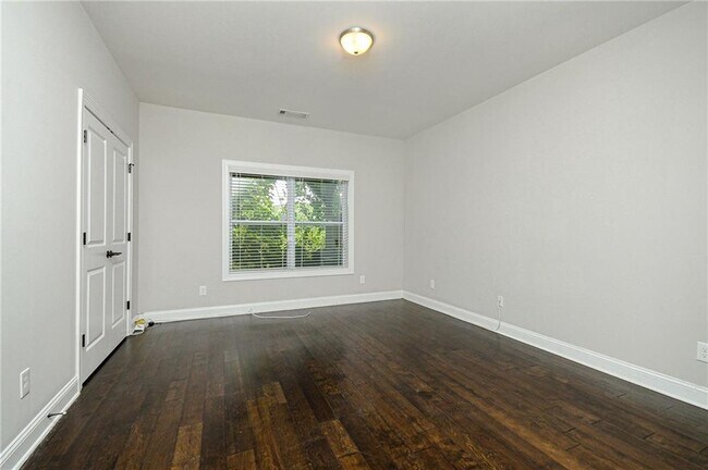 Building Photo - 1299 Linden Ct