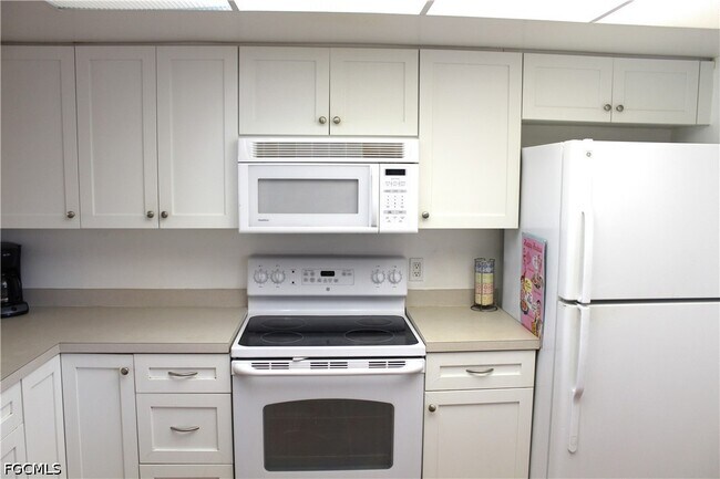 Building Photo - 25806 Cockleshell Dr