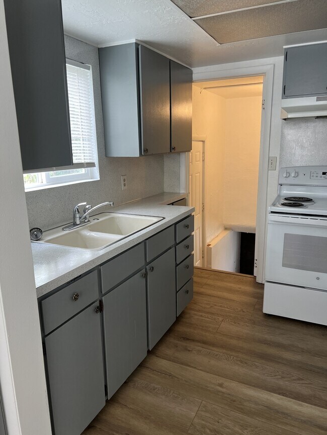 Building Photo - 83 E Pinehurst St
