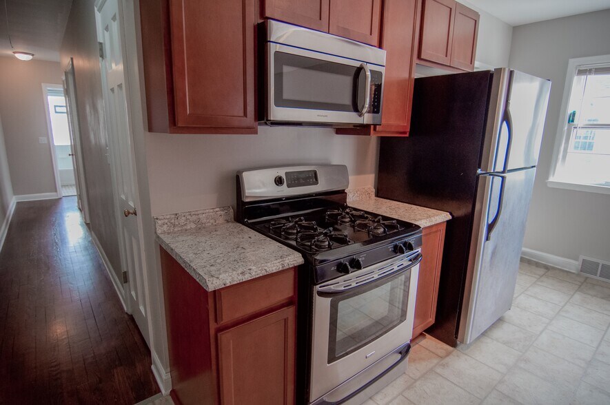 Primary Photo - 4149 S 32nd Ave