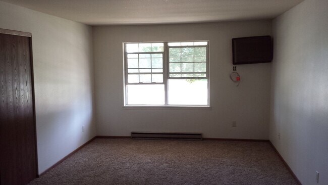 Building Photo - 2235 Sylvan Way